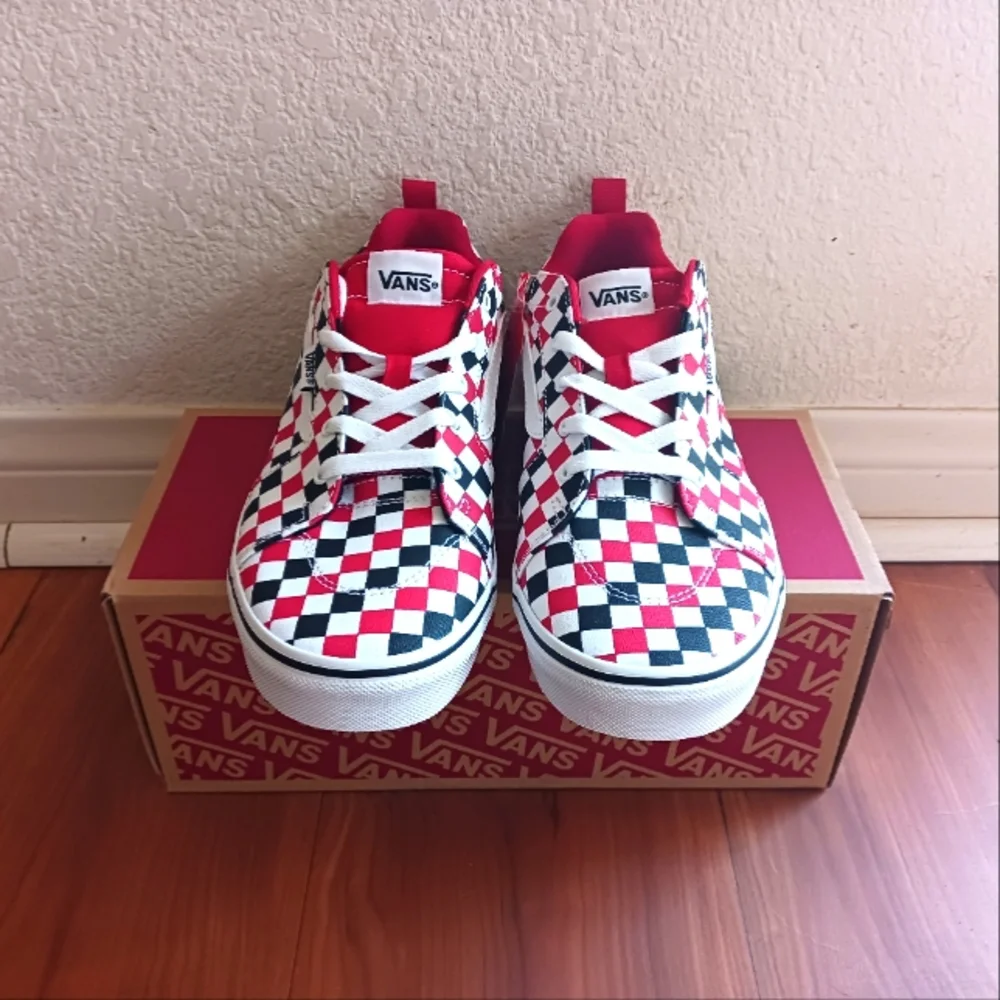 Vans - Picture 2 of 4